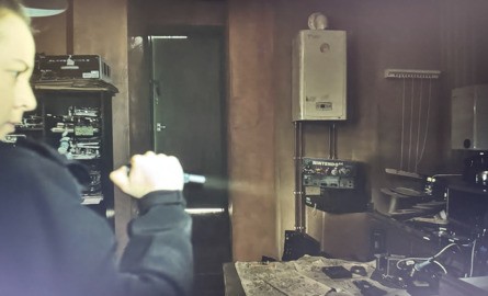 The police raid on Walker's flat reveals boxes for the Xbox 360, PS2, PS3, Dreamcast and Nintendo 64. There are also broken systems all over the place, including a gutted 360