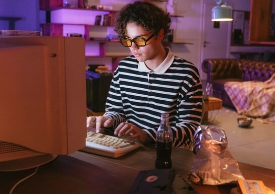 "The Only Way To Make A Better Internet Is To Build It Ourselves" - Say Hello To The AI- And Algorithm-Free Warp Point