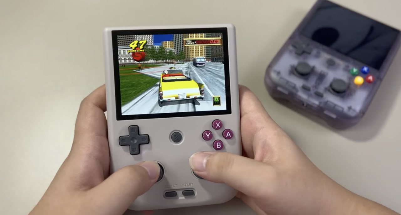 Anbernic's Game Boy-Style RG405V Shows Off Daring New Ergonomic Design