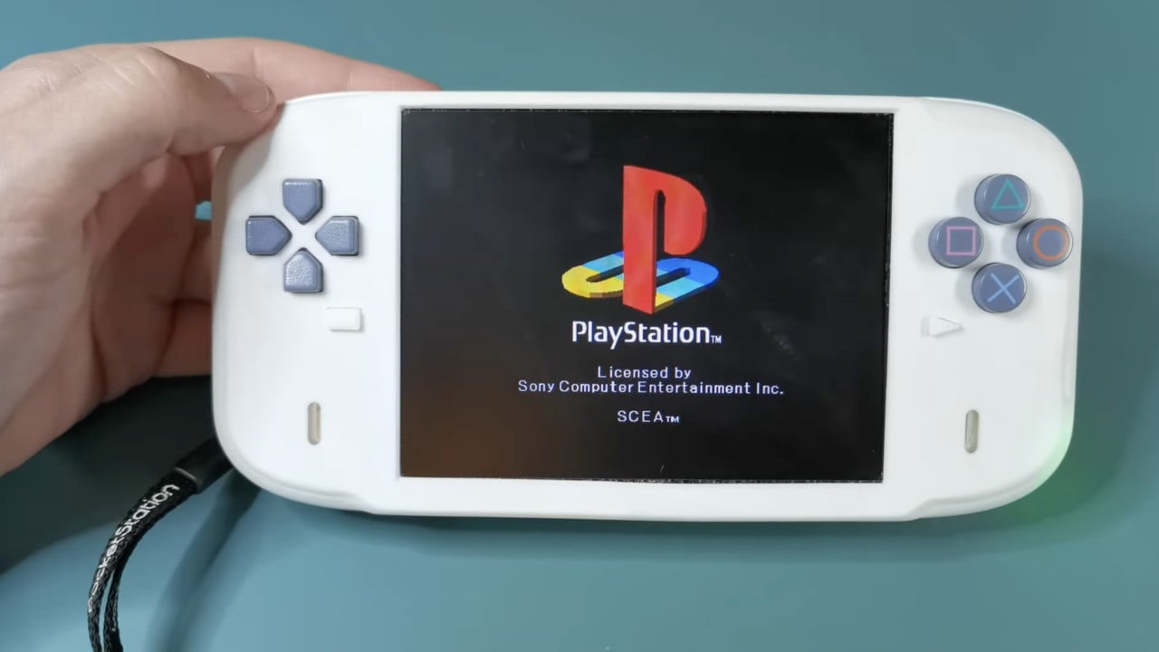 このポータブルPlayStationは、実際のPS1ハードウェアを使用しています