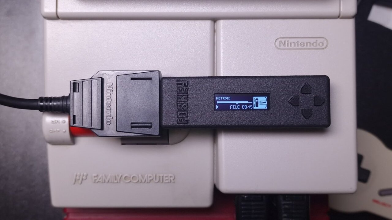 「FDSキー」は、Famicomディスクシステムのエキサイティングな新しいアクセサリーです