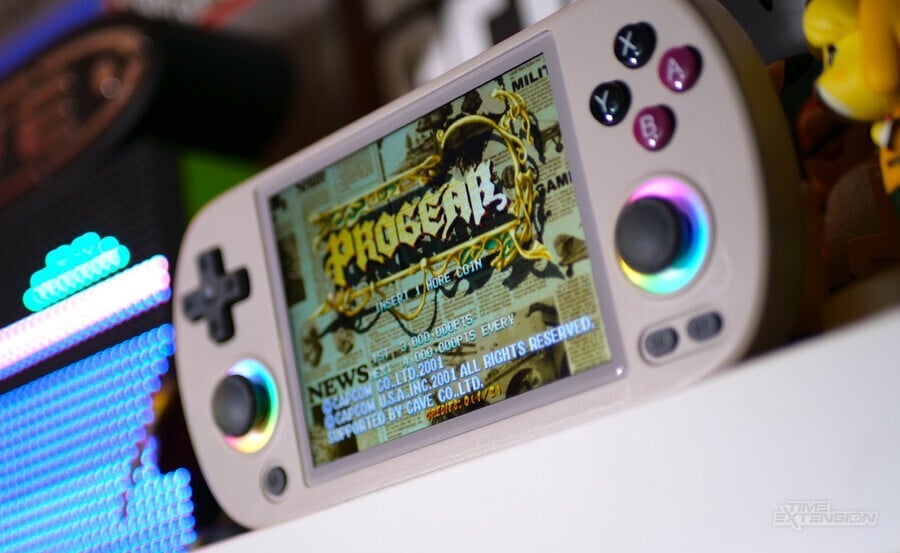 Review: Anbernic RG40XX H - A Great Budget Emulation Device 2