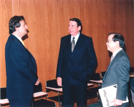 Stefano Arnhold (Tec Toy President) with David Rosen (founder of Sega) and Daizaburou Sakurai (Executive Director of Sega), making history by joining forces (left), Stefano Arnhold with Hayao Nakayama (Sega President), when Tec Toy gave him a large amethyst to celebrate ten years of working together (1987-1997) (right)