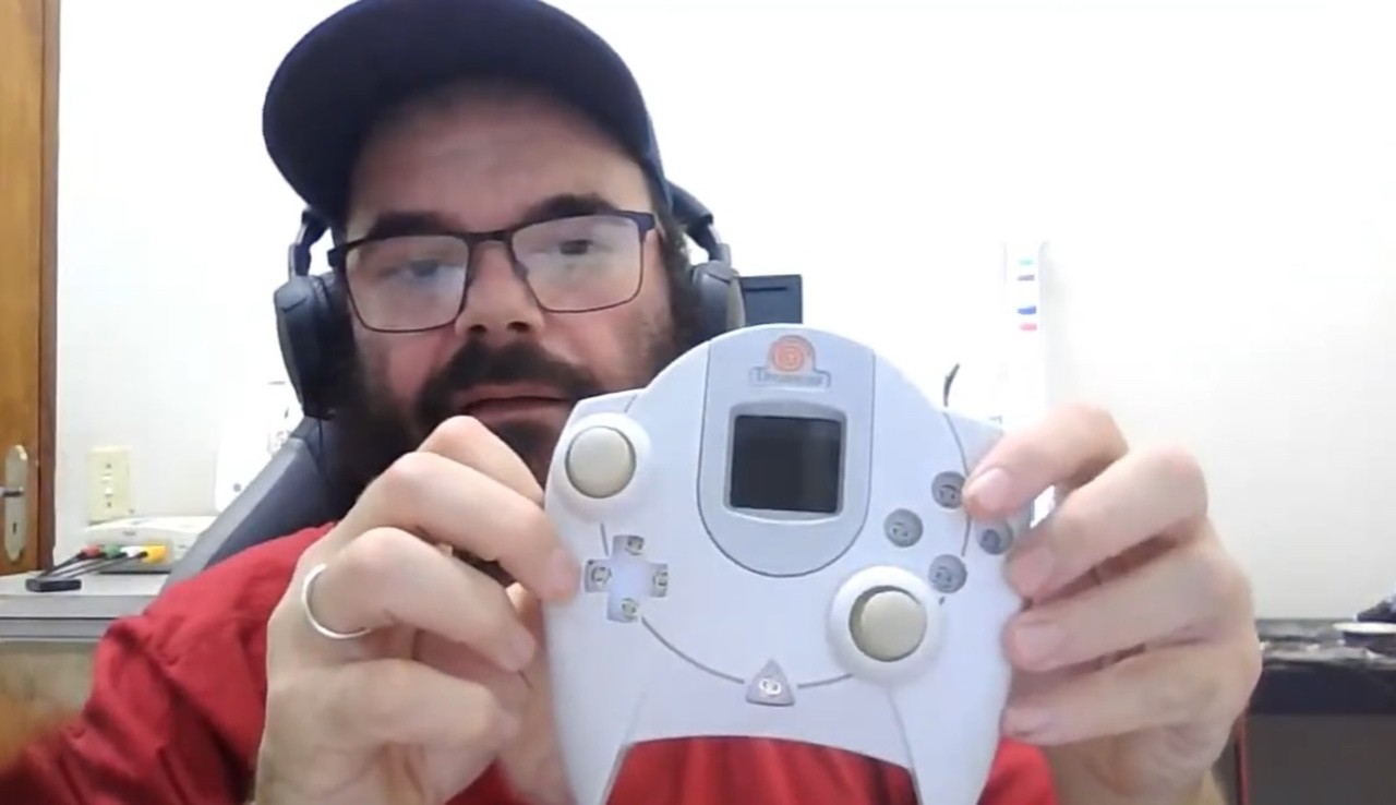 This Dreamcast Controller Fixes One Of The Console's Biggest Shortcomings 1