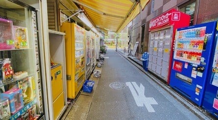 Liberty No. 5, which owns the Street Fighter II cabinet, is located within walking distance of Akihabara Station. The cabinet itself is tucked away down the alley to the right of the store, nestled between vending machines
