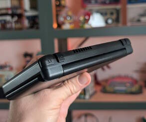 Review: Retroid Pocket Duo Lite - a Great Nintendo DS Clone That Doesn't Play Nintendo DS Games Well 6