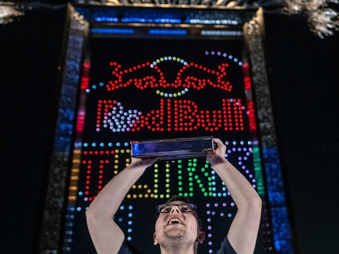 "One Of A Kind" - The Largest Game Of Tetris Has Just Been Played With The Help Of Over 2000 Synchronized Drones