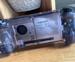 Review: Anbernic RG557 4