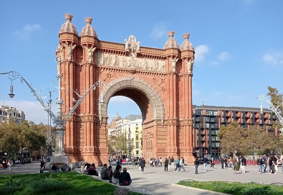 Peep Shows, Game History And Pooping Mascots – My Barcelona Retro Gaming Adventure 1