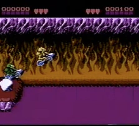 On the left, we have level 7 as it appears in the retail release. On the right is the beta version, complete with bikes, fire walls and ramps