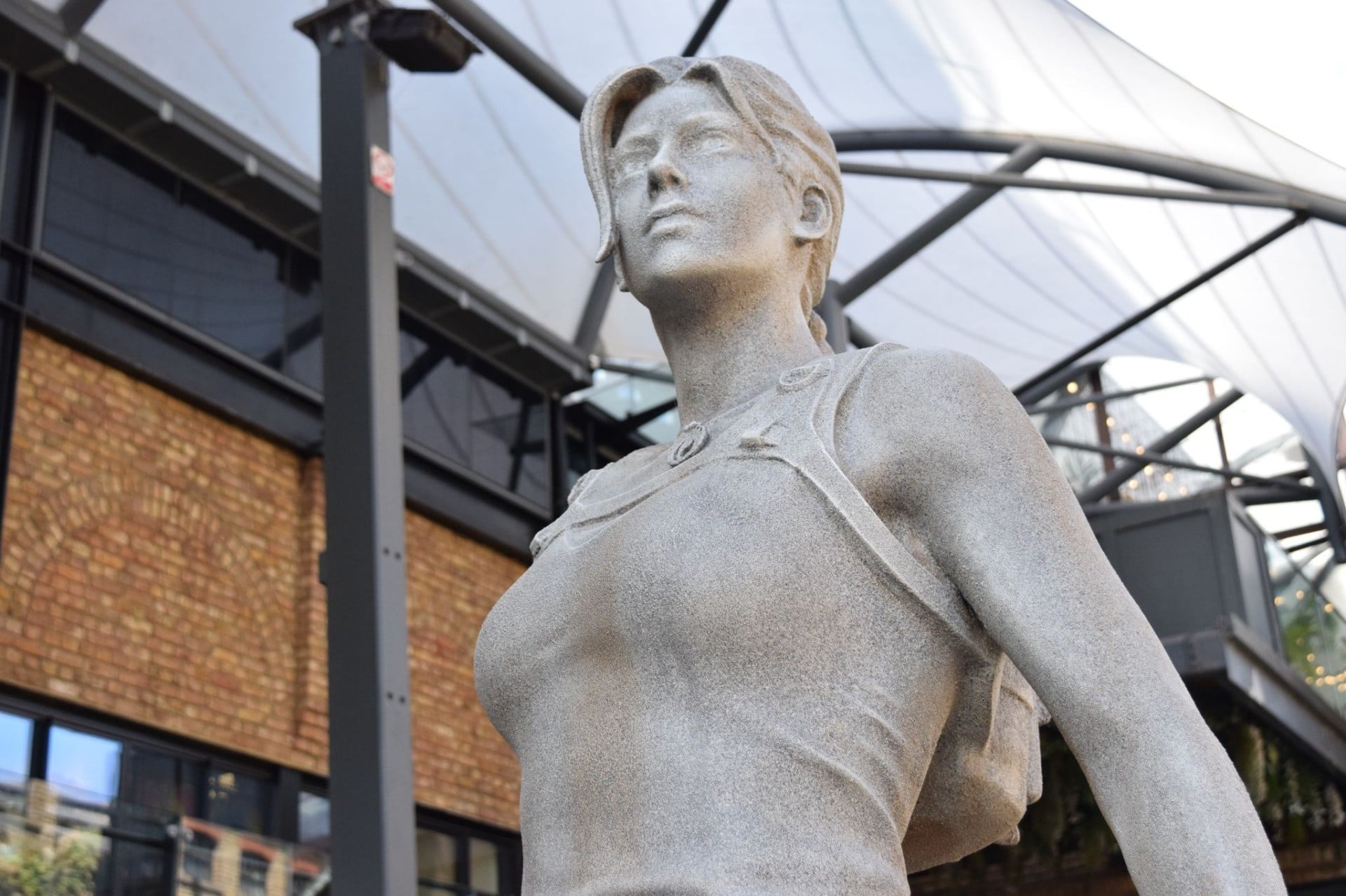 Lara Croft Statue Returns to Derby After Successful Crowdfund — Tomb Raider Heritage Honoured - Nintendo News Article